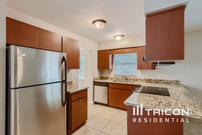 Foto del edificio - 239 Oak Rd