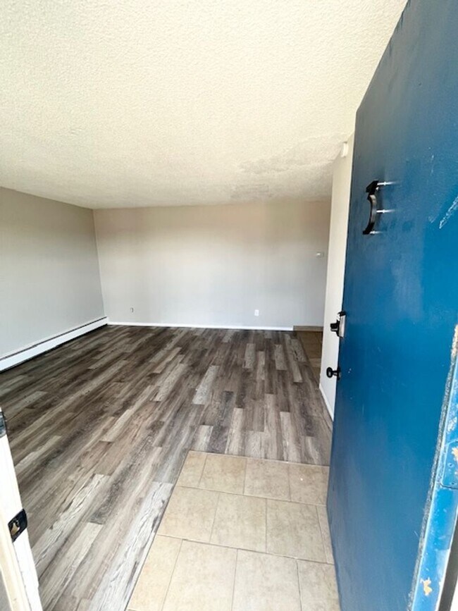 Building Photo - Beautiful one bedroom in a central location!