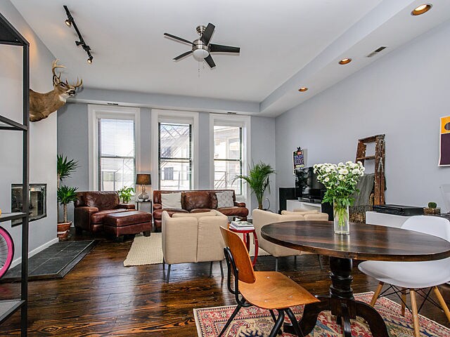 Building Photo - 401 N Milwaukee Ave, Chicago, IL, 60654 #3