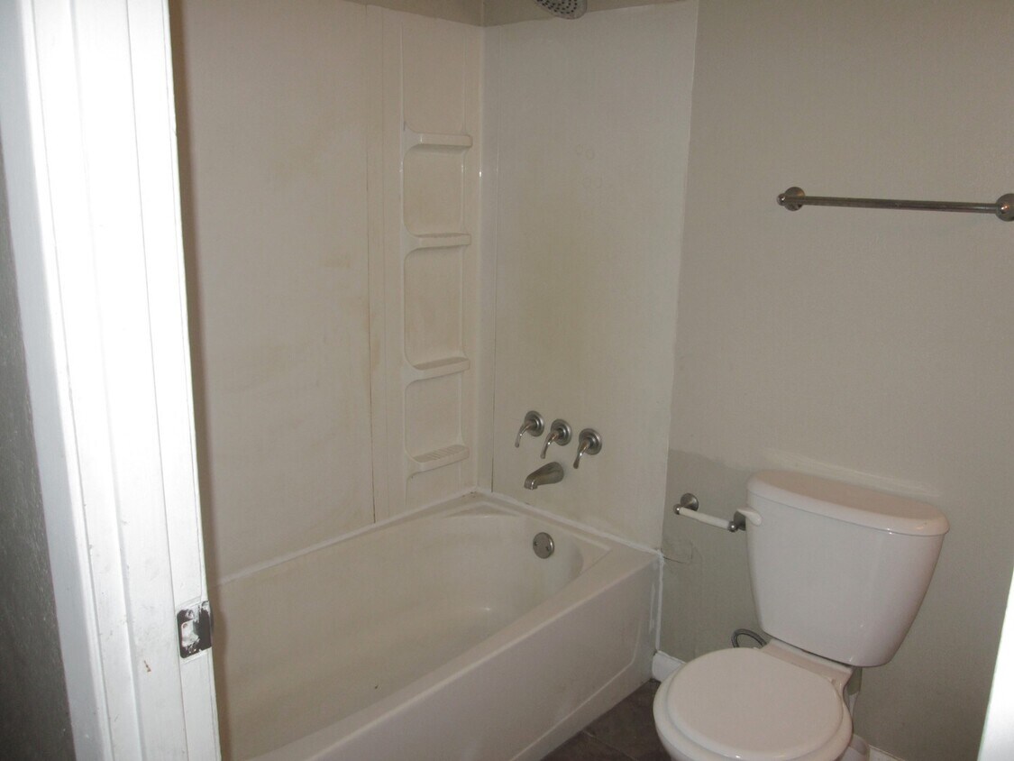 Foto principal - 213 Ragan St