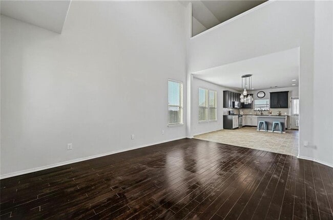 Foto del edificio - 350 Dragon Ridge Rd