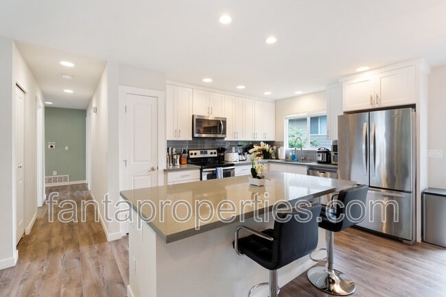 Building Photo - 10035 61st Ave S