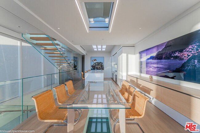 Foto del edificio - 1267 Palisades Beach Rd