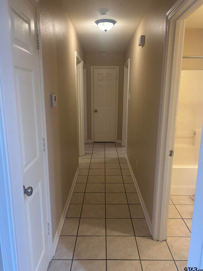 Building Photo - 8315 Garrett Dr
