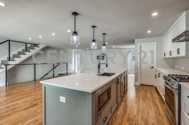 Building Photo - One-Of-A-Kind 4-Story 2/2.5.5/2 Townhome R...