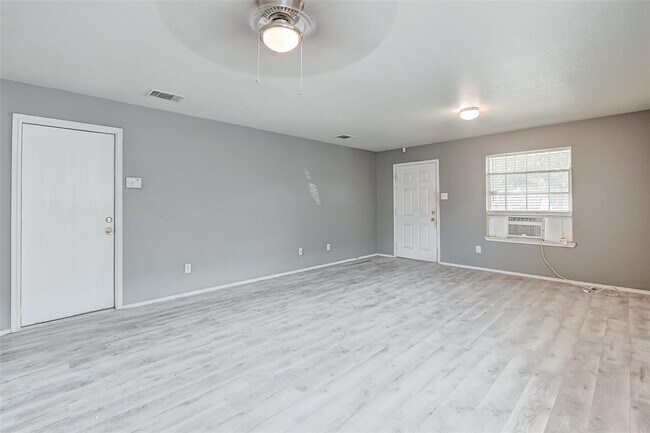 Building Photo - 13518 Woodring Ct