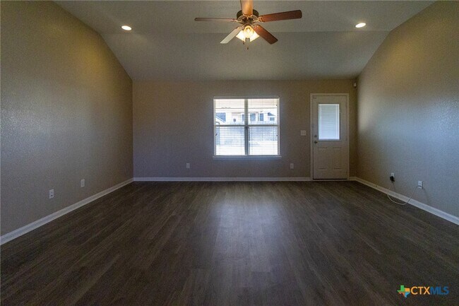 Building Photo - 217 Pointer St