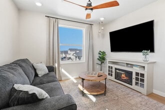 Building Photo - 304 Cliff Swallow Ave