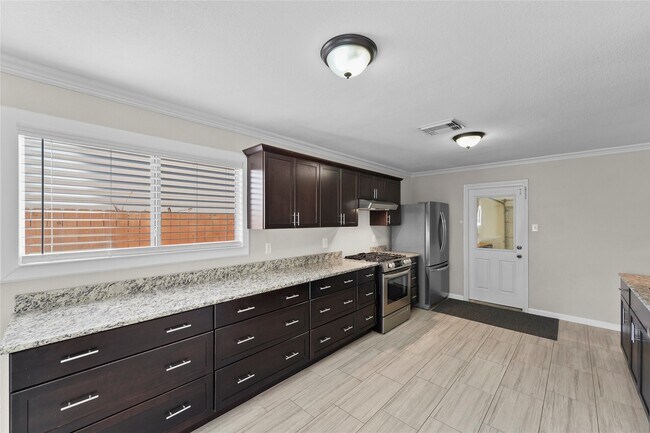 Foto del edificio - 5007 Fox Mill Ln
