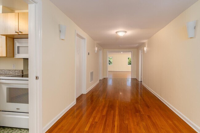 Foto del edificio - 6221 Walhonding Rd