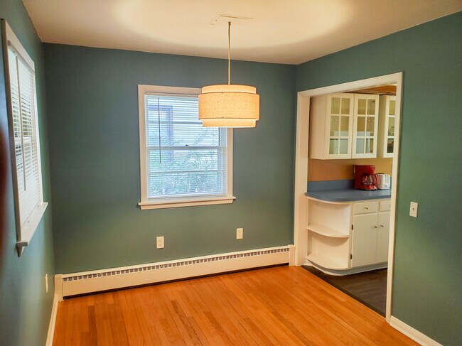 Dining - 2106 Madison St