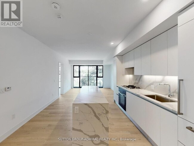 Photo du bâtiment - 200 Keewatin Ave