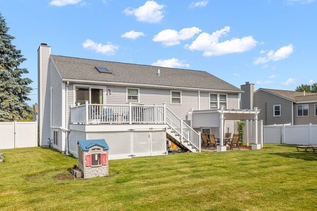 Building Photo - 94 Pullman St