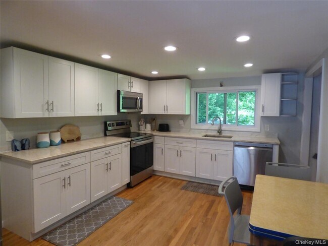 Building Photo - 156 Brook Trail
