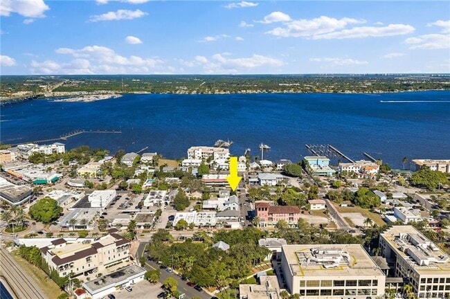 Building Photo - 310 SE Denver Ave