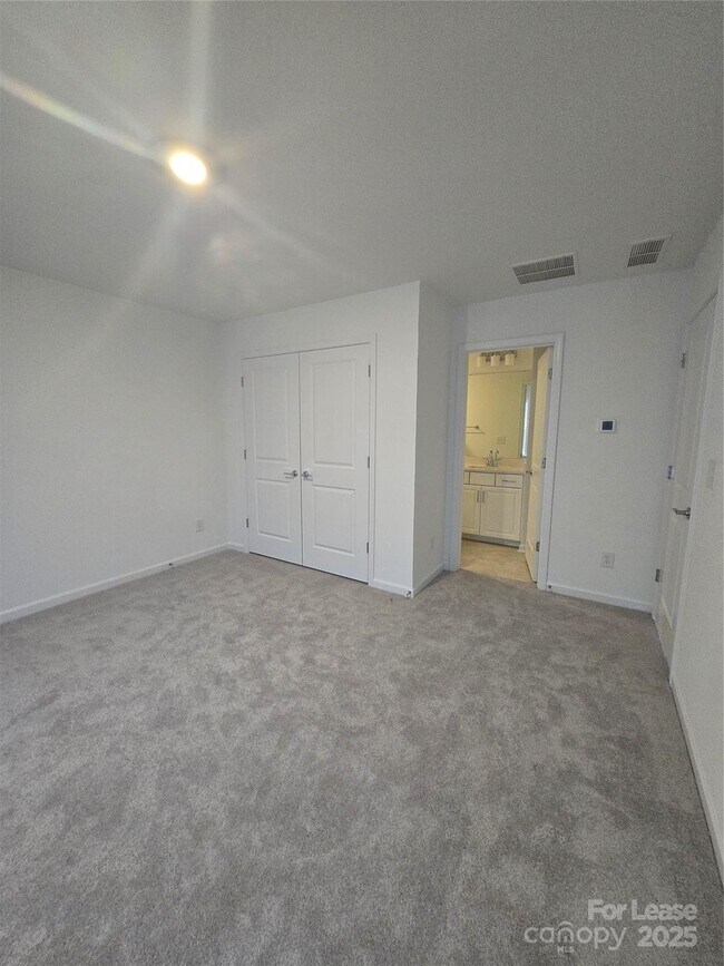 Foto del edificio - 3124 Stelfox St