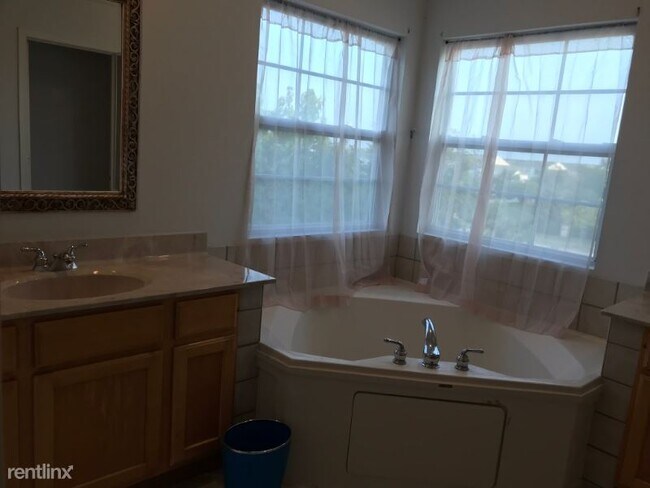 Building Photo - 4 br, 3 bath House - 59 Amber CT