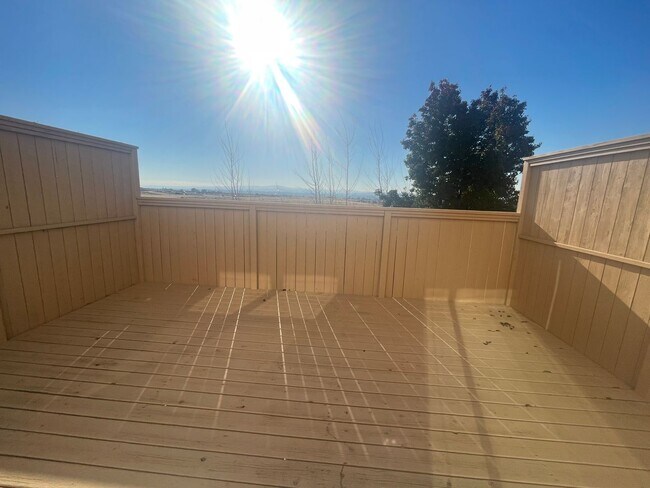 Foto del edificio - MOVE IN SPECIAL! Large 3 Bedroom 3.5 Bath ...