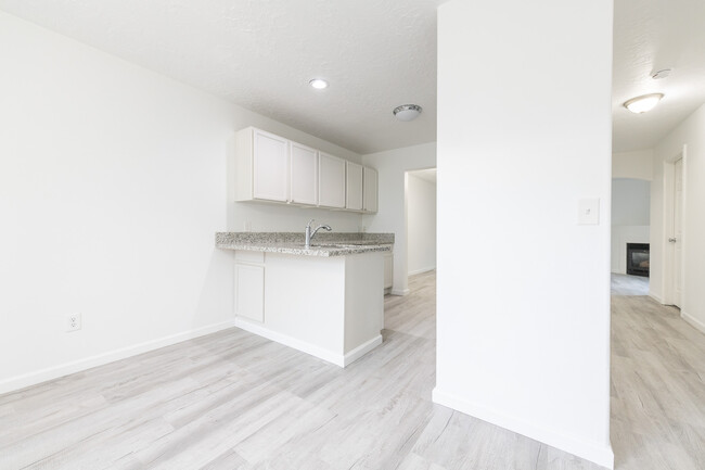 Building Photo - 3526 NE 148th Ave