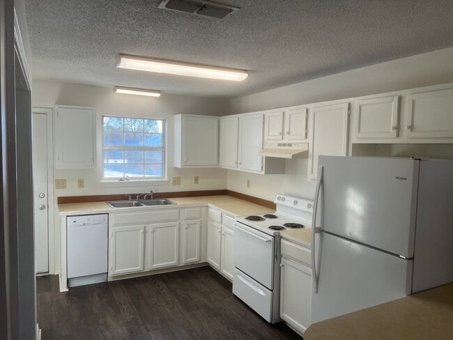 Foto del edificio - 2 Bed 1 Bath Duplex