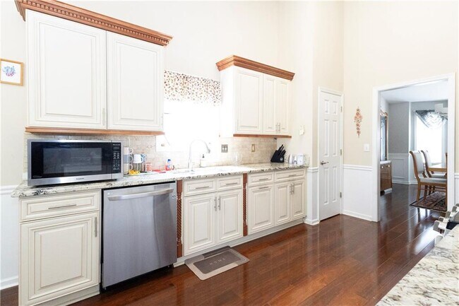 Building Photo - 315 Myrtlewood Terrace NW