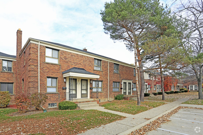 Building Photo - Huntington Parc