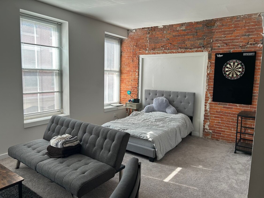 Primary Photo - Welcome to Urban Elegance in the Heart of ...