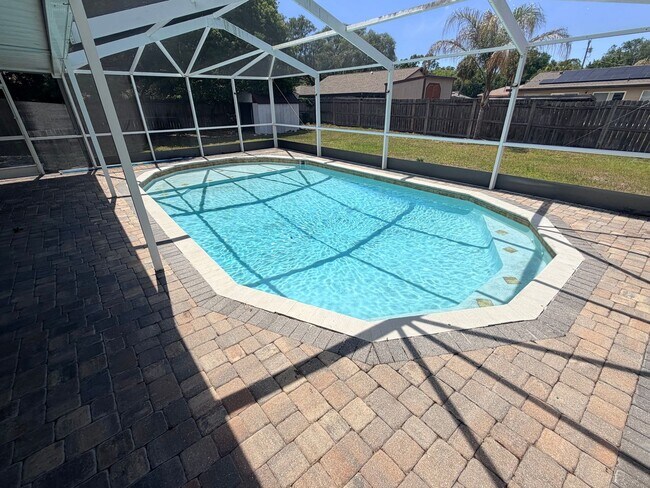 Building Photo - THREE BEDROOM POOL HOME!!!!