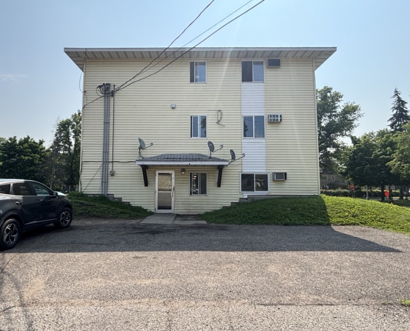 Building Photo - 395 5th Ave S