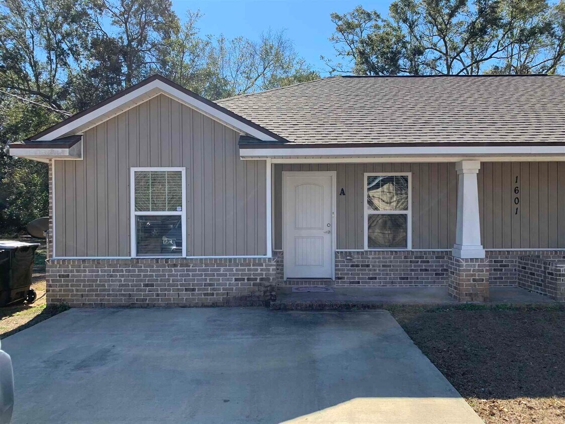 Primary Photo - 1601 Blackwell Ln