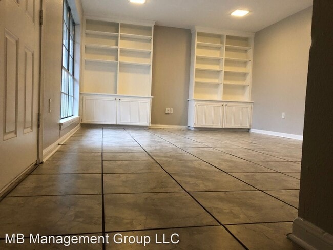 Building Photo - 3 br, 2 bath House - 1044 Monterrey Blvd.