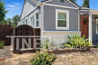 Building Photo - 652 Dittmar Way