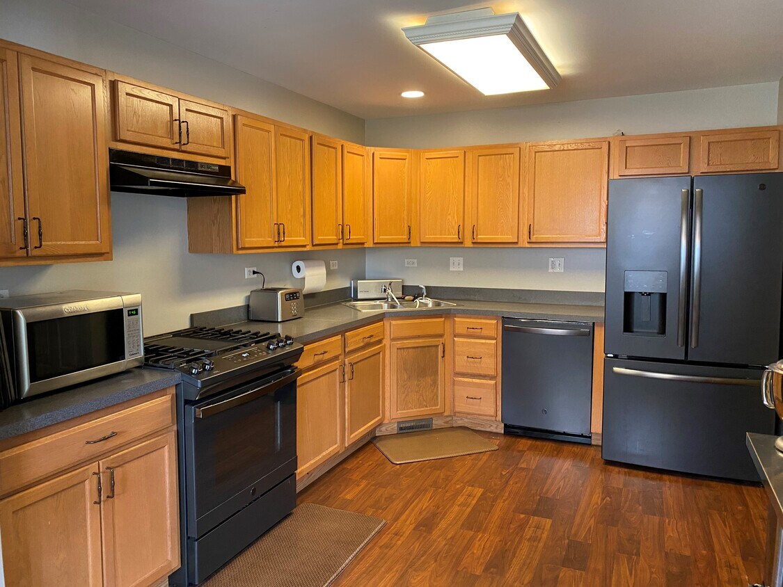 597 Lancaster Dr, Pingree Grove, IL 60140 Townhome Rentals in Pingree