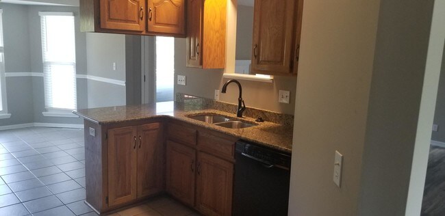 Foto del edificio - 3820 Woods Edge Rd
