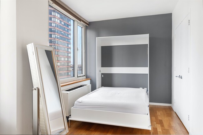 Building Photo - 635 W 42nd St