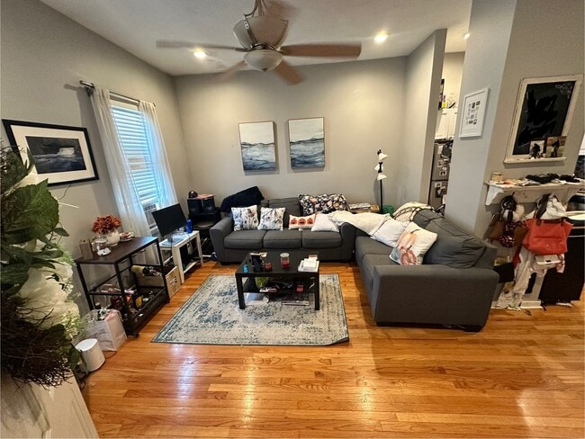 Foto del edificio - 423 E 3rd St