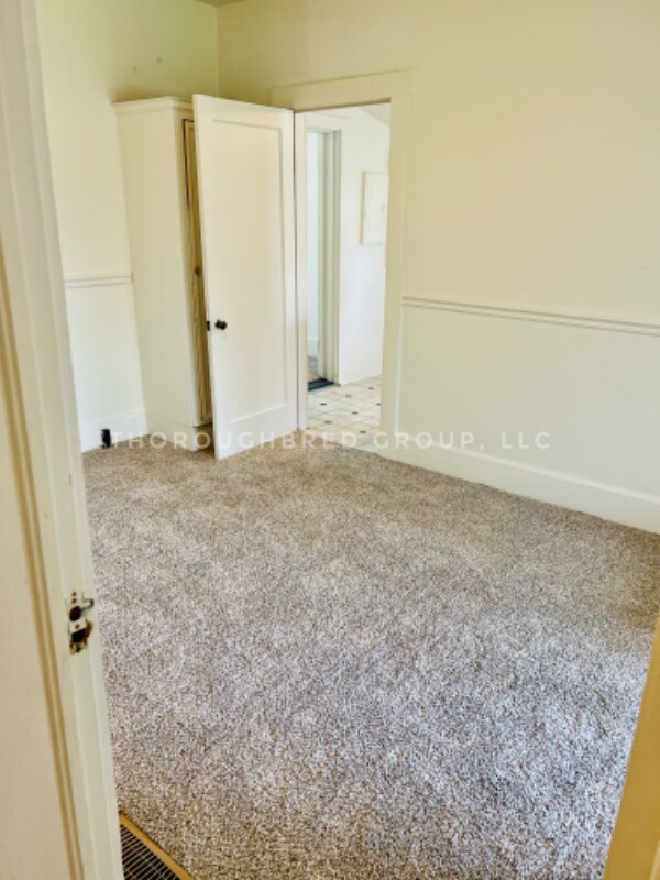 Building Photo - 208 S Park Ave