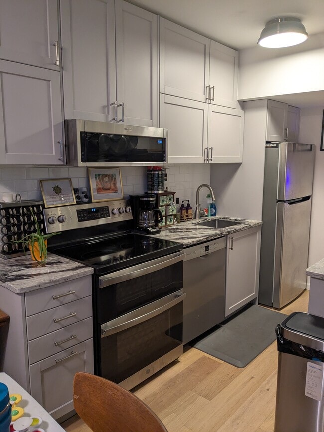 kitchen - 626 Jasper St