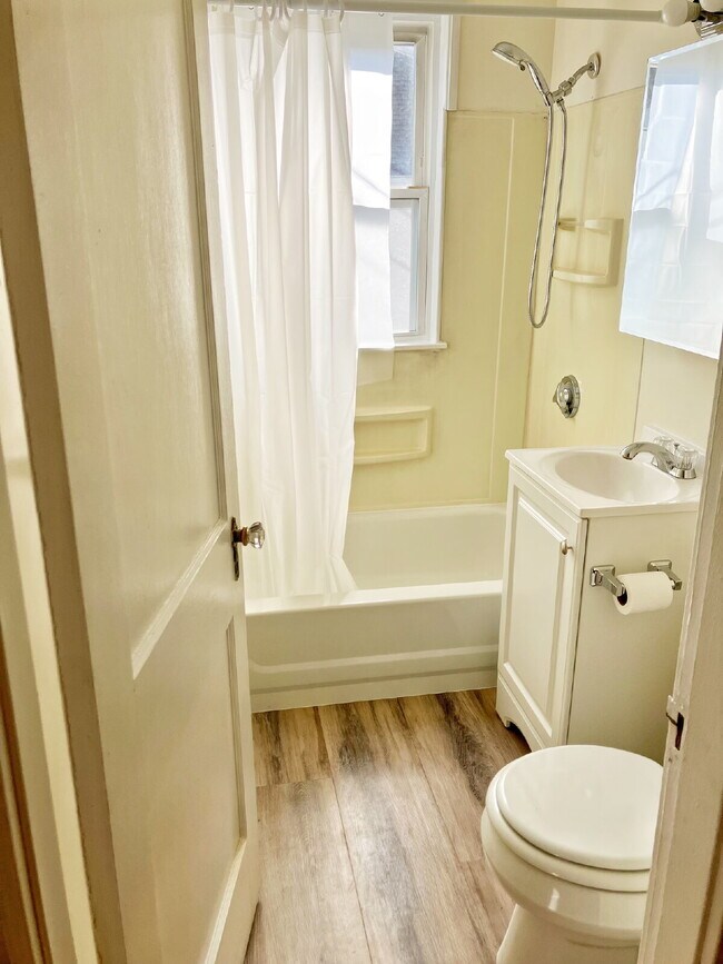Foto del edificio - Spacious 1 BED 1 BATH near Quincy Center