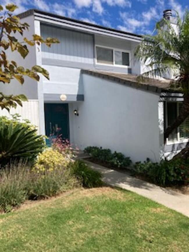 Building Photo - 7030 Seawind Dr