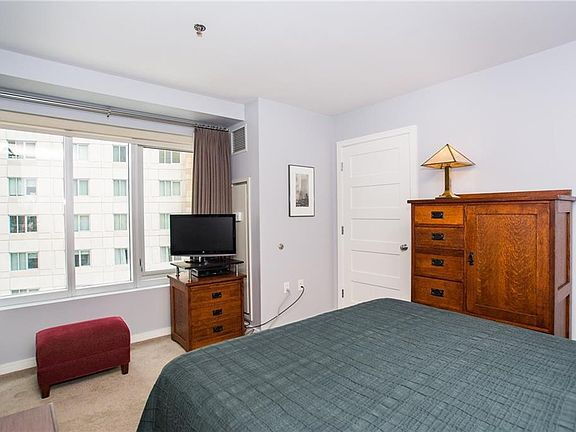 Primary Photo - "Chic 1-Bedroom Urban Retreat with Granite...