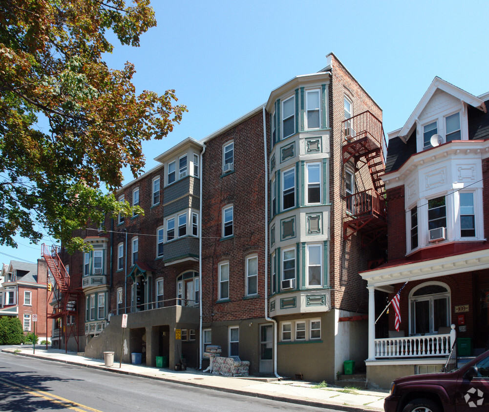 Building Photo - 1254 W Walnut St