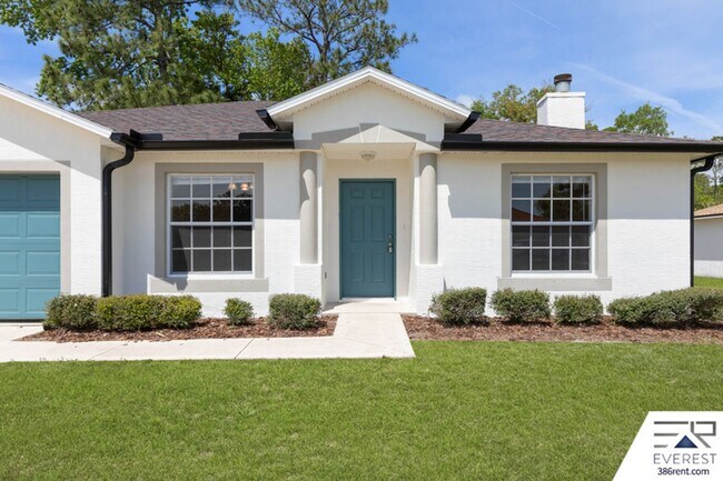 Building Photo - FULLY FENCED 3/2/2 IN THE HEART OF PALM COAST
