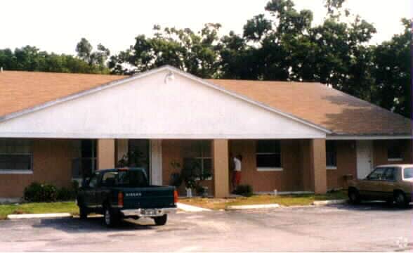 Building Photo - Country Squire Apartments