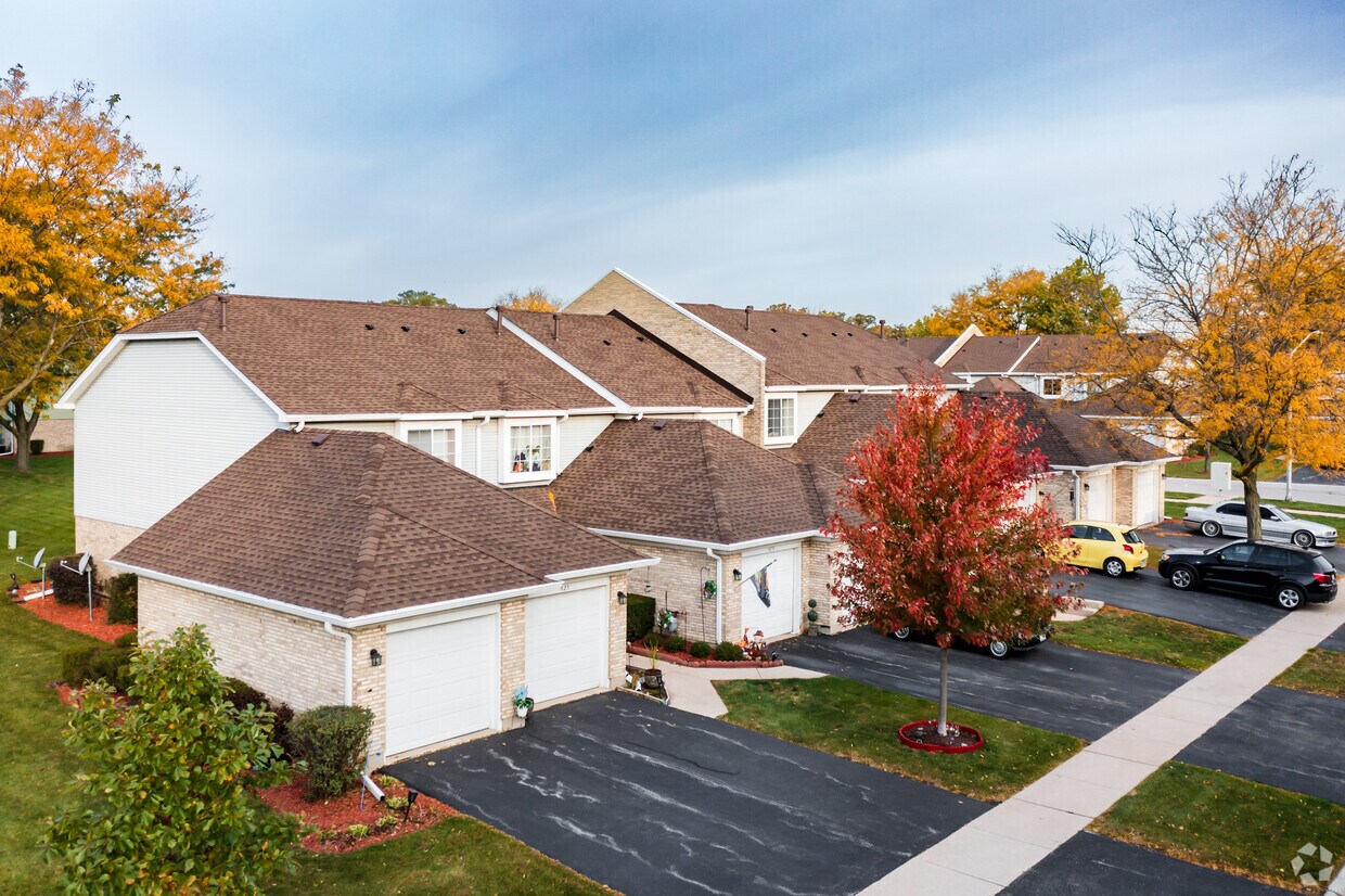 Shorewood Commons Apartments in Bolingbrook, IL