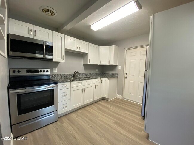 Building Photo - 2609 Anastasia Dr