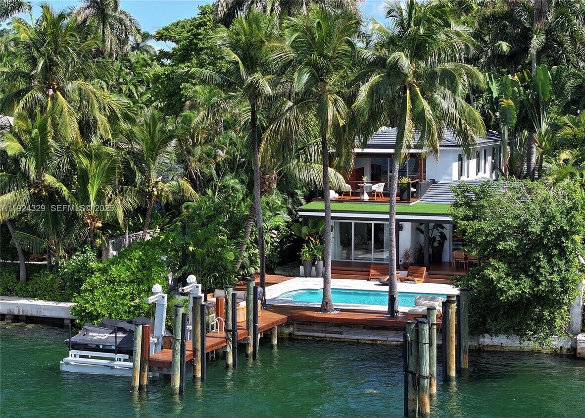 Foto principal - 244 W San Marino Dr