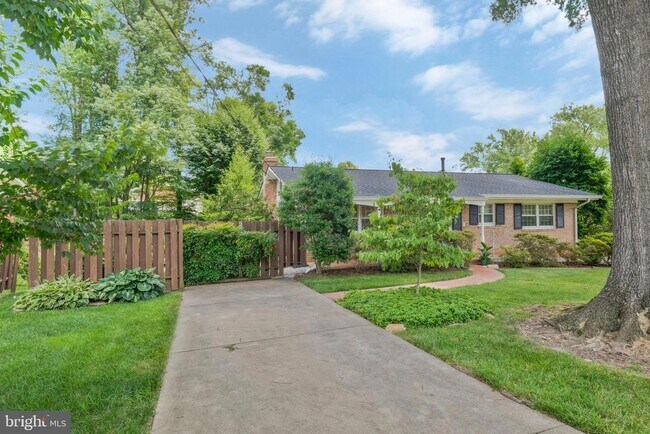 Foto del edificio - 8632 Aberdeen Ct
