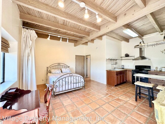 Building Photo - Studio, 1 bath House - 3064 Via Loma