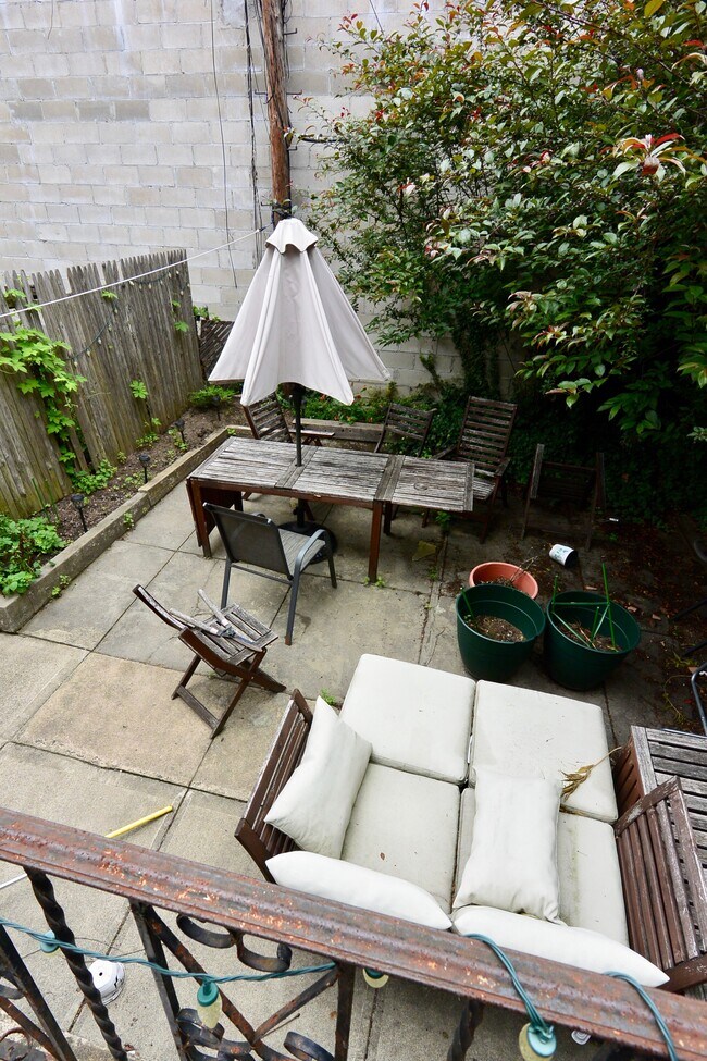 Building Photo - FANTASTIC 2 BEDROOM WITH GARDEN